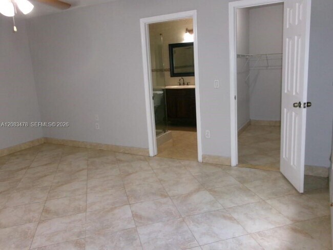 Building Photo - 10620 SW 146th Ct