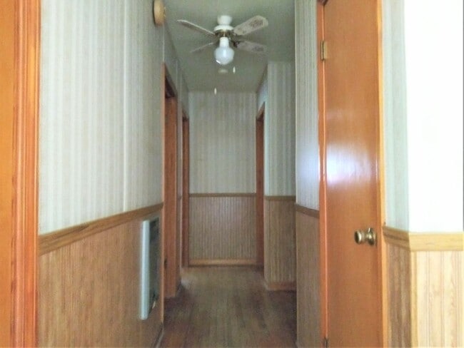 Building Photo - Charming 3 Bedroom Home on a Quiet Street!