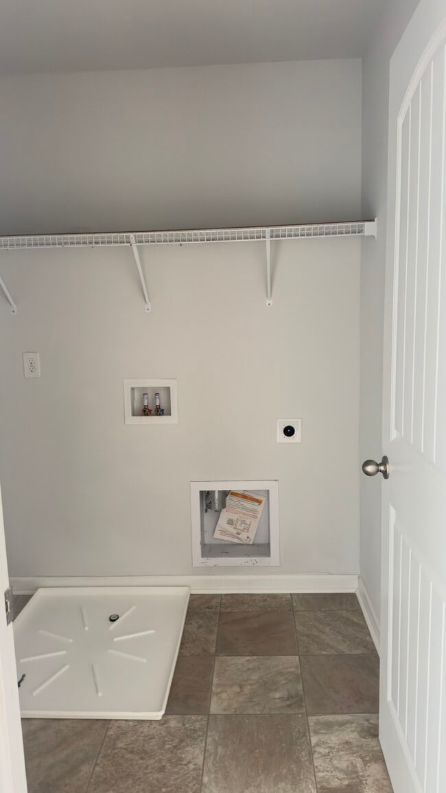 Building Photo - 809 Foxdale Dr