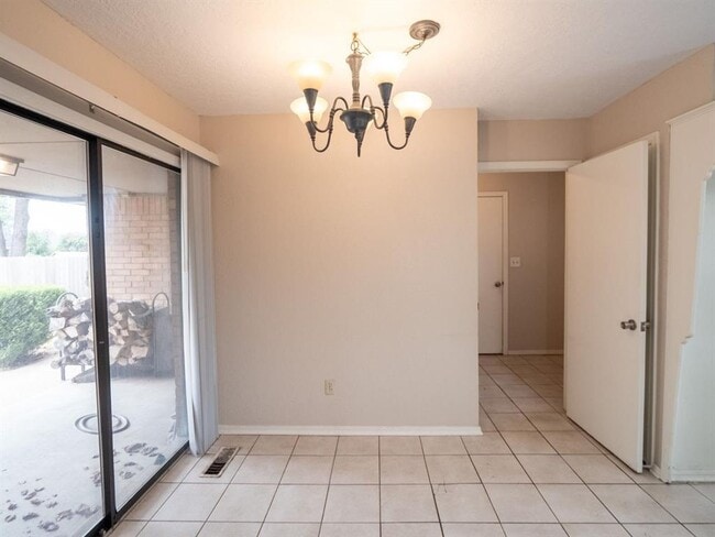 Building Photo - 3201 Creekwood Ct