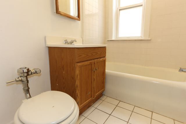 Building Photo - 516 W Melrose St