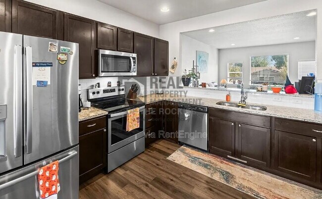 Building Photo - 218 E Chestnut St