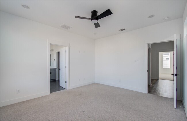 Building Photo - 2054 Johanna Crk Dr