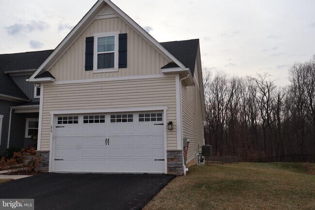 Building Photo - 659 Thomas Penn Dr