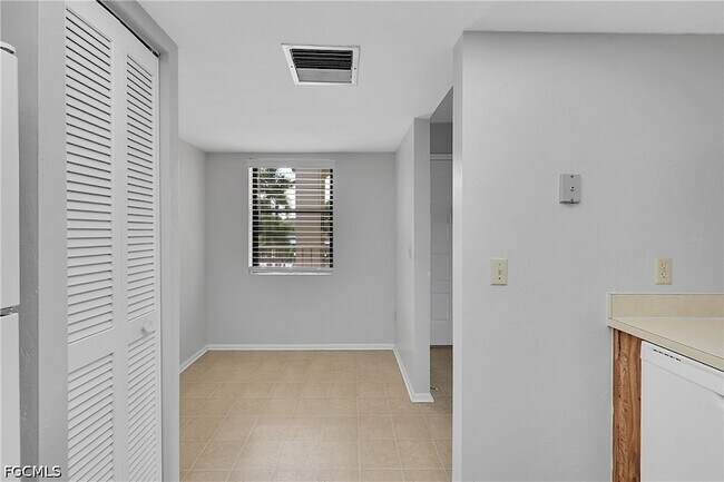Building Photo - 8474 Charter Club Cir