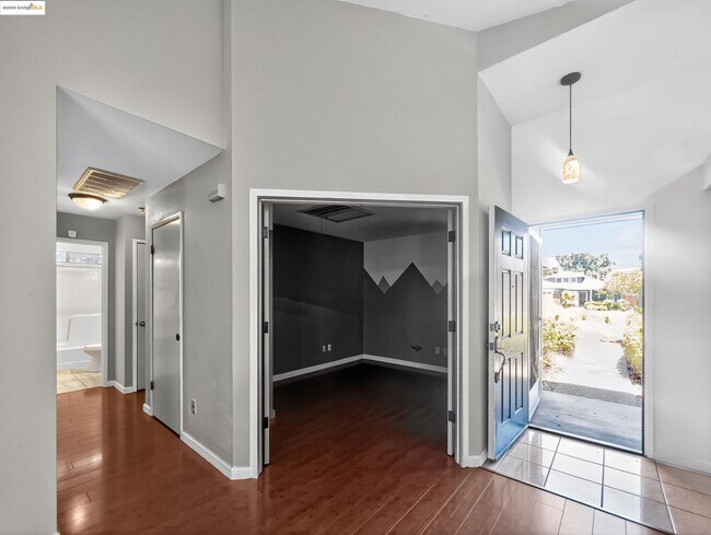 Building Photo - 5140 Homestead Way