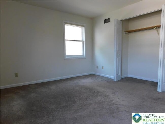 Building Photo - 813 Main St