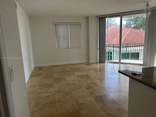 Building Photo - 19900 E Country Club Dr