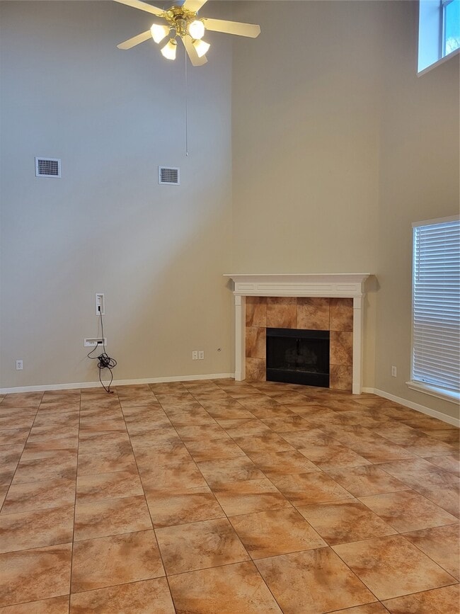 Building Photo - 3715 Pinehurst Dr