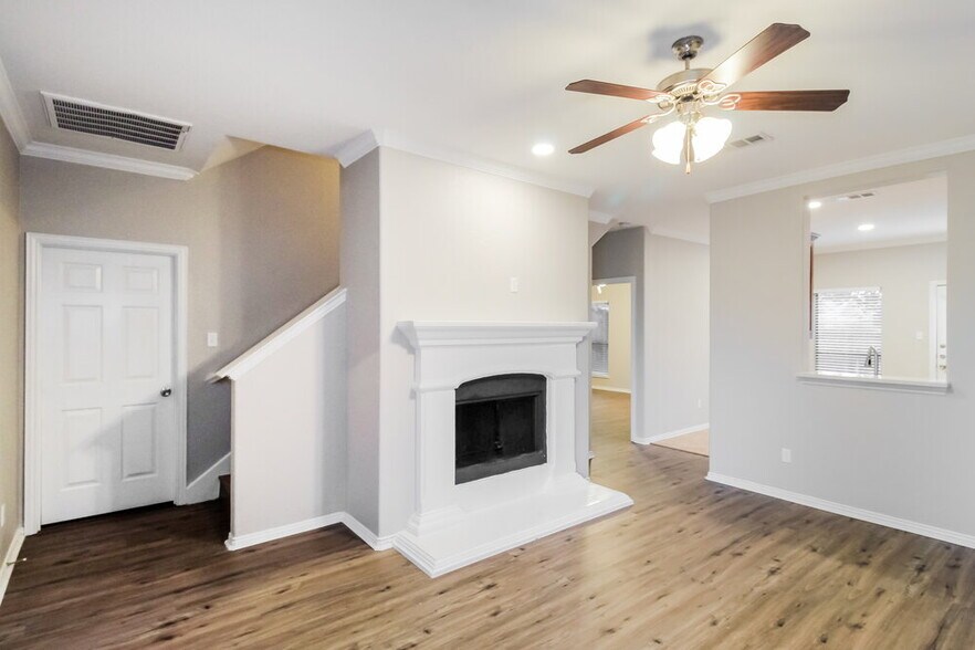 Building Photo - 12112 Walden Wood Dr