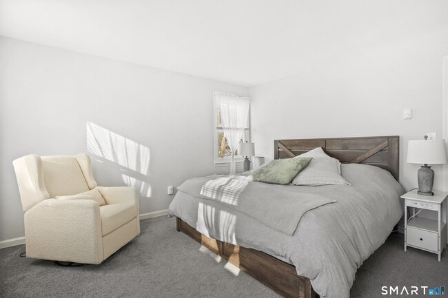 Building Photo - 215 York Rd