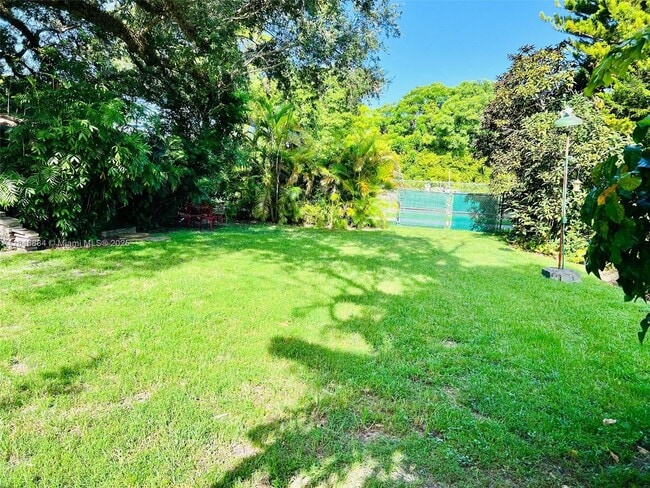 Building Photo - 4724 SW 64th Ct