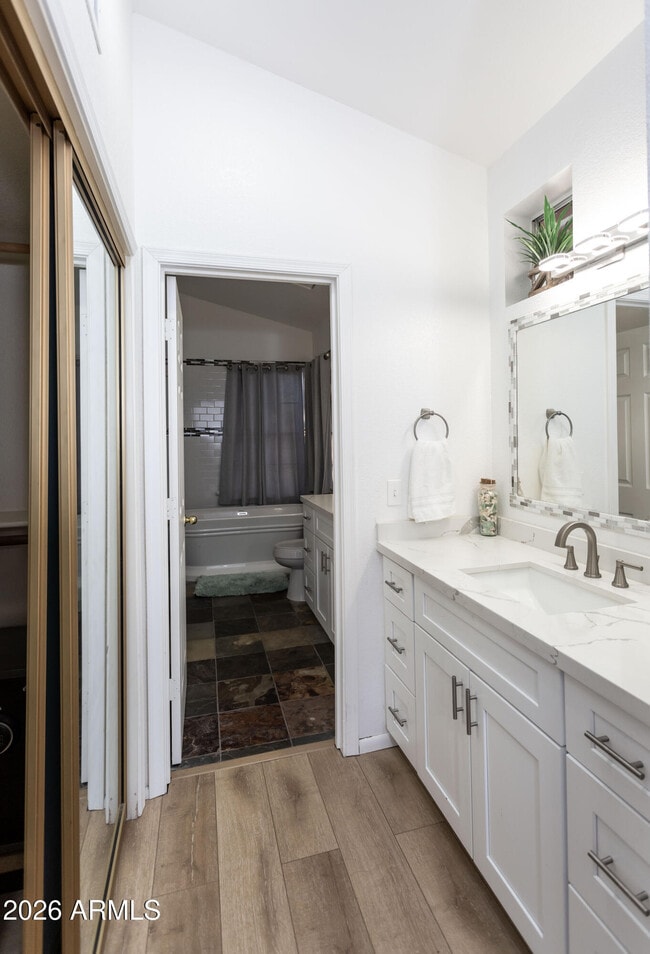 Building Photo - 11015 W Laurelwood Ln