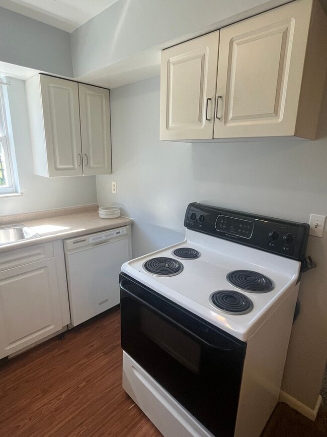 Building Photo - One Bedroom In Deer Park!