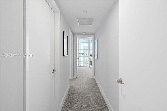Building Photo - 465 Brickell Ave