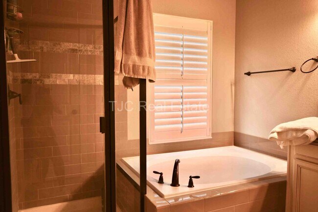 Building Photo - 5512 N Wabash St