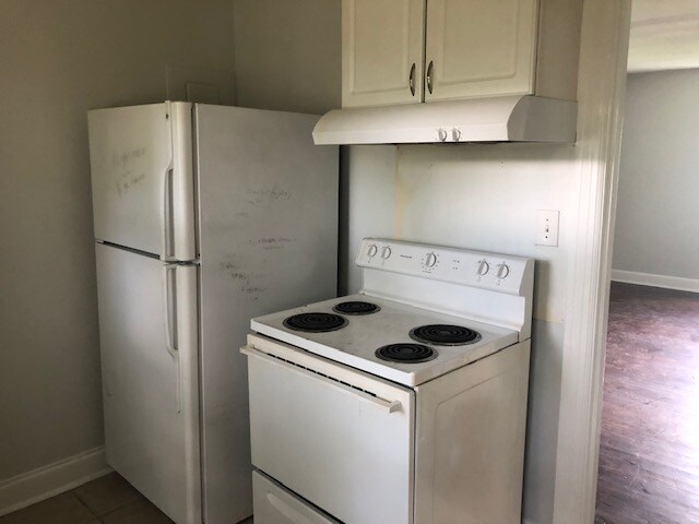 Building Photo - 620 W 9th St