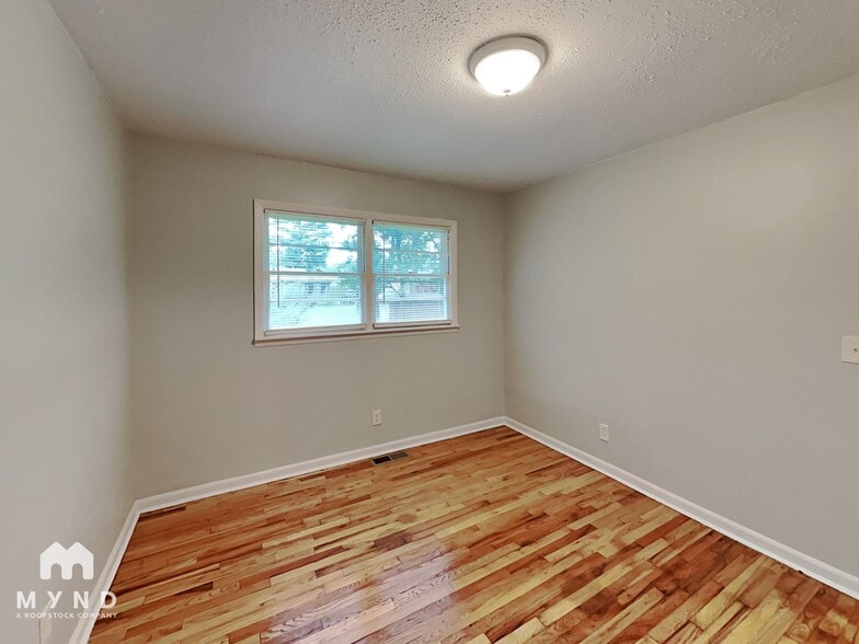 Building Photo - 921 N Highland Dr