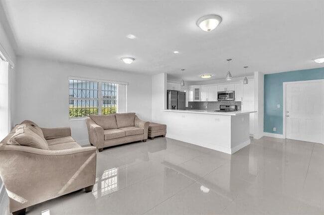 Building Photo - 17115 NW 12th Ct