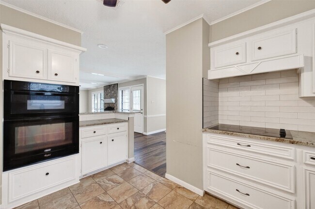 Building Photo - 18111 Shireoak Dr