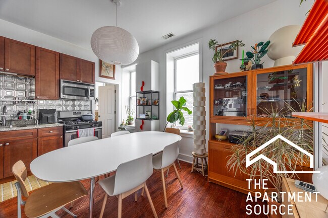 Building Photo - 1657 S Throop St