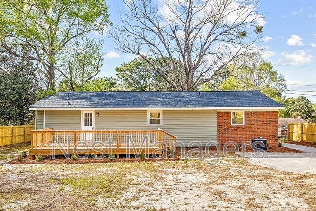 Building Photo - 1604 Crescent Dr