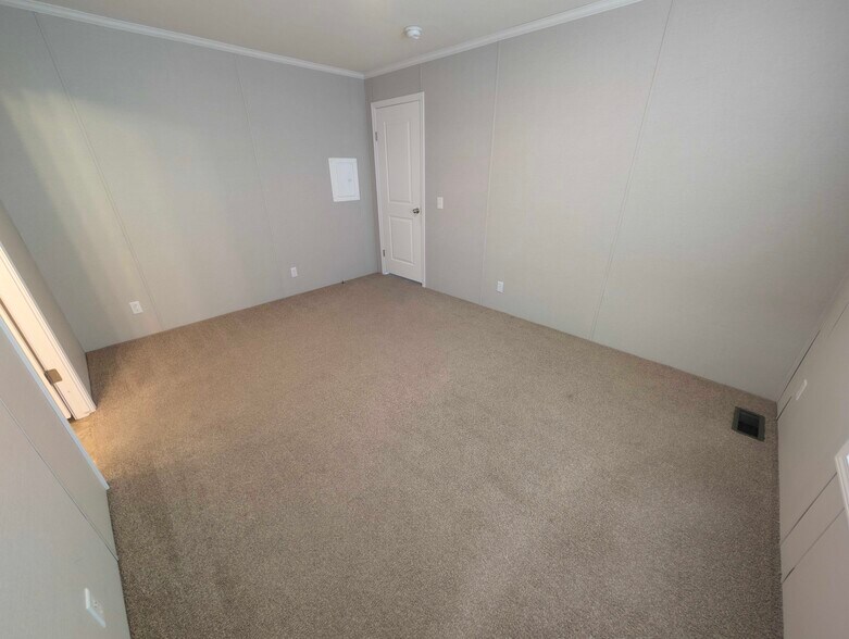Building Photo - 15868 Marentette Dr