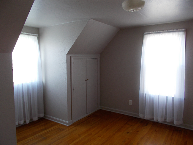Building Photo - 25 Trumbull Ave SE