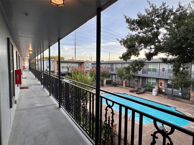 Building Photo - 3131 Southwest Fwy