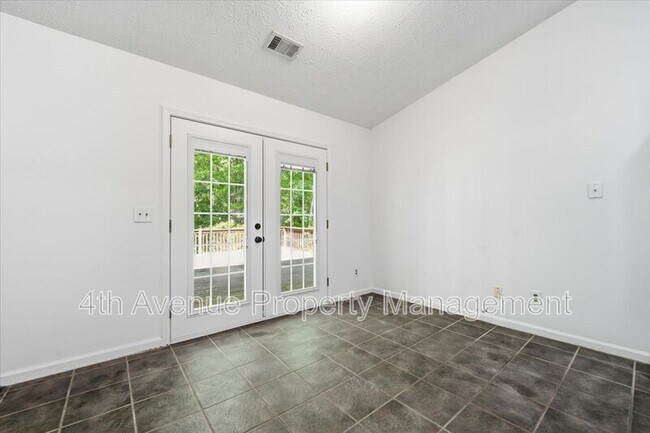 Building Photo - 407 Crested View Dr