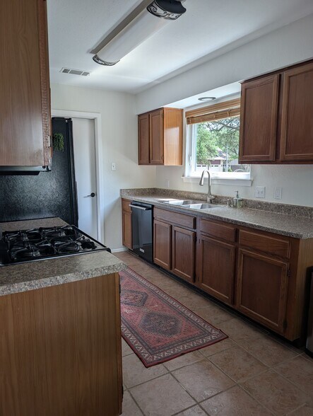 Building Photo - 8513 Bargamin Dr