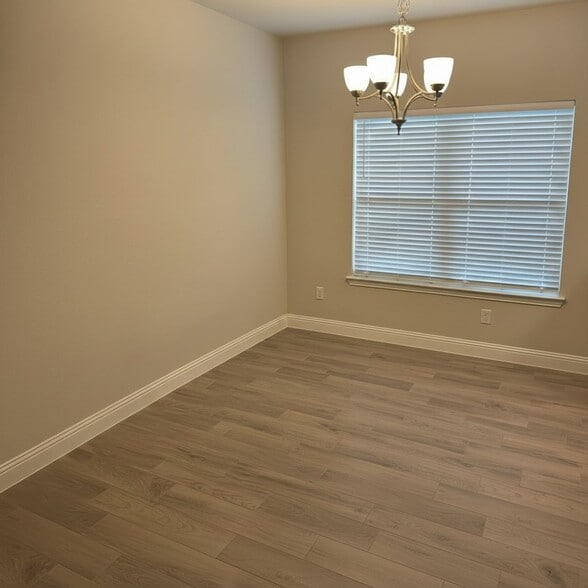 Building Photo - 337 Daleview Dr