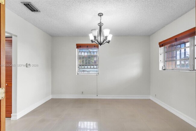 Building Photo - 5560 W 6th Ave