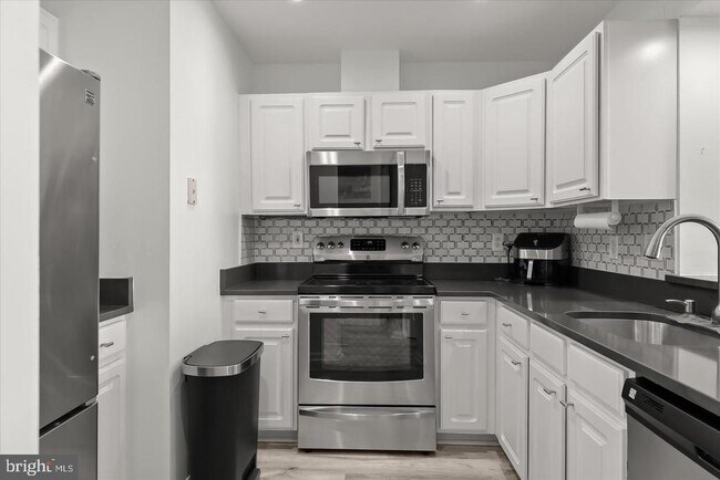 Building Photo - 23 Pierside Dr