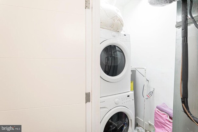 Building Photo - 135 N 3rd St