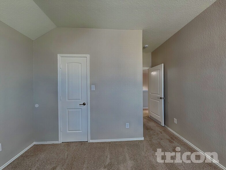 Building Photo - 584 Saddlehorn Way