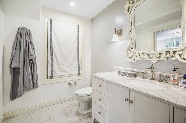 Building Photo - 2096 Pine St