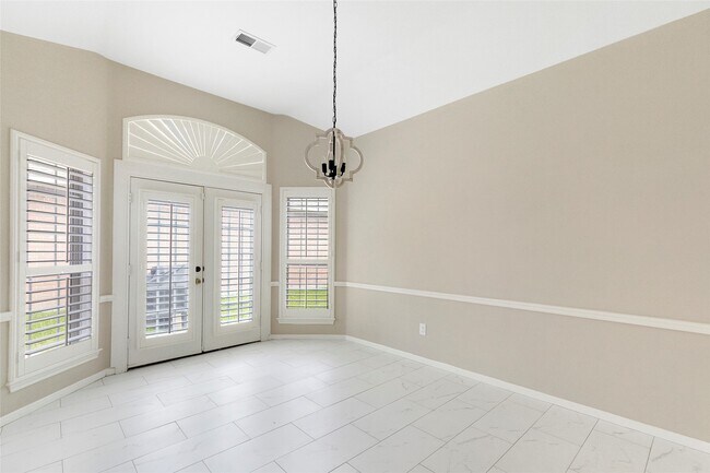 Building Photo - 3306 Redwood Lake Dr