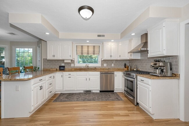 Building Photo - 4 Nashoba Dr