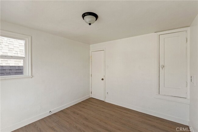 Building Photo - 266 W 9th St