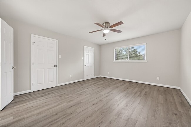 Building Photo - 7739 Antoine Dr