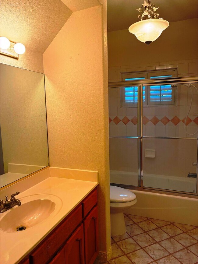 Building Photo - Large home Beauty in Santa Teresa