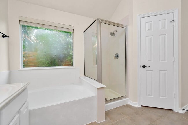 Building Photo - 16510 Bluff Springs Dr