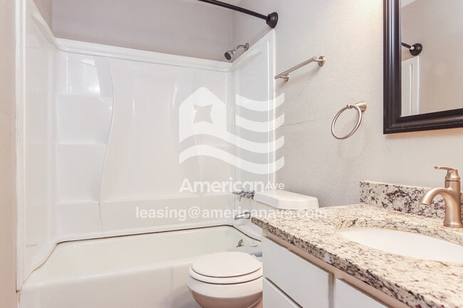 Building Photo - 1704 8th Pl S