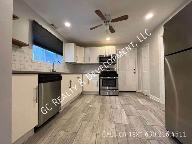 Building Photo - 2624 N Springfield Ave