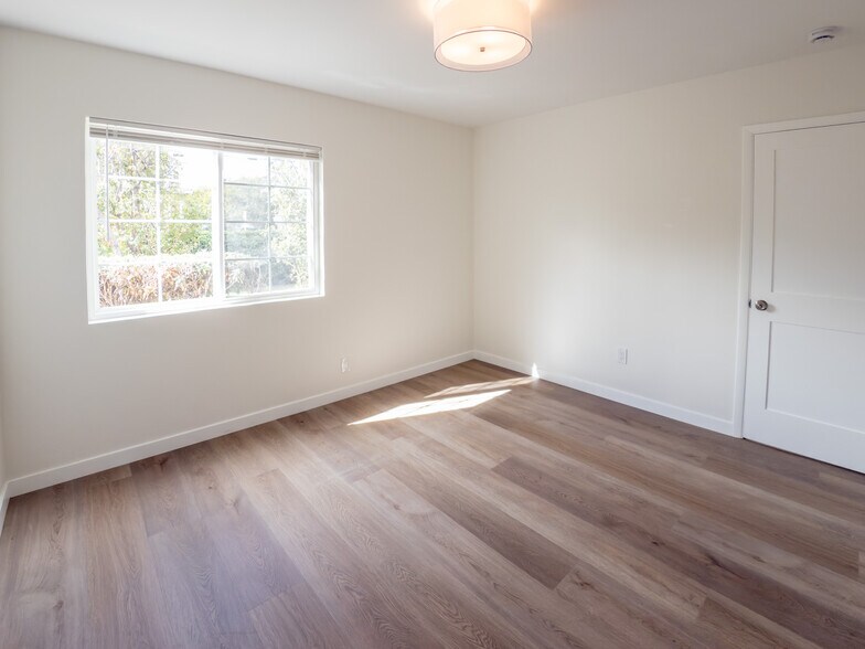 Building Photo - 1000 Tilton Ave