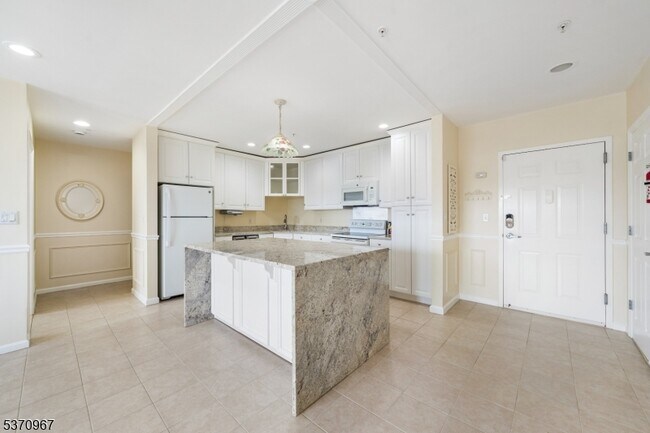 Building Photo - 8915 Bergenwood Ave