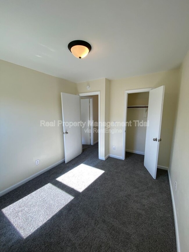 Building Photo - 726 19th St