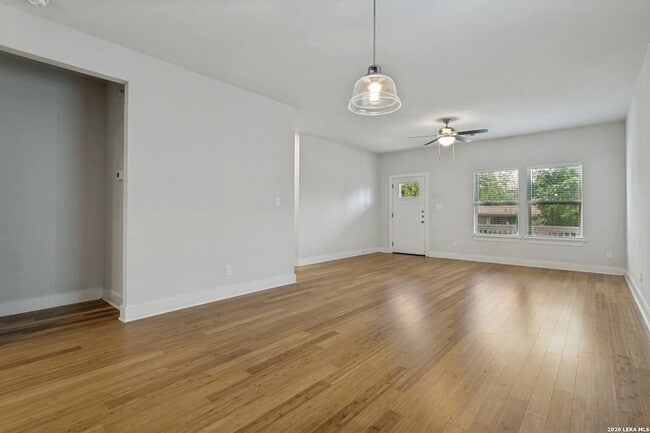 Building Photo - 423 Channing Ave