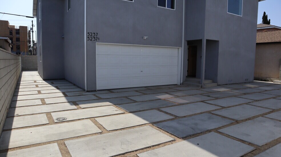 Building Photo - 5239 Auckland Ave
